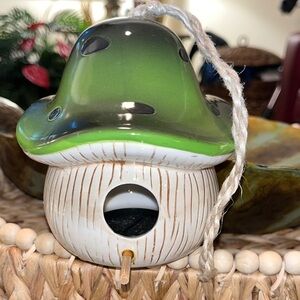 Cracker Barrel Green Polkadot Mushroom Birdhouse